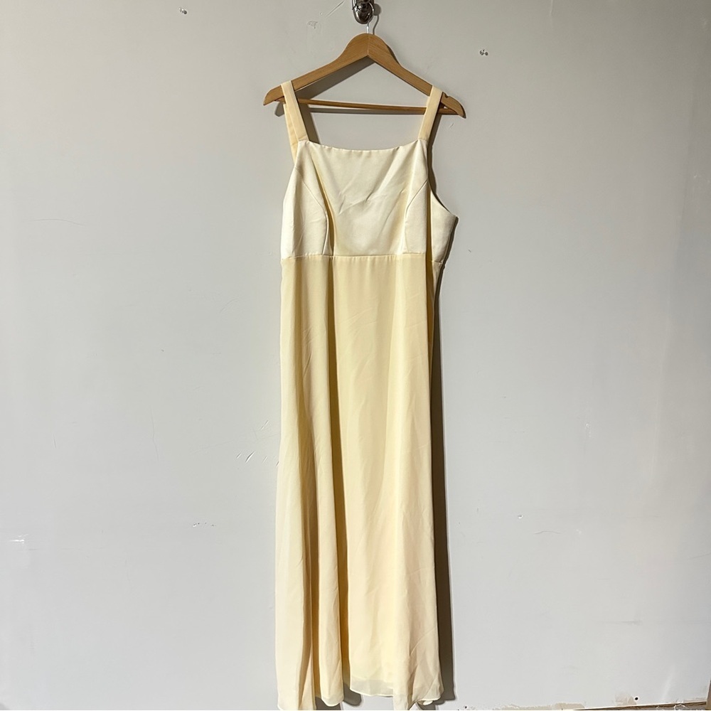 Night Way Collections Ivory Chiffon Evening Gown – Size 20